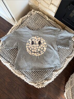 art class Gray Tee with Daisy Smile Graphic